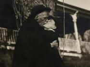 O'Keeffe and Stieglitz embracing under a tree  