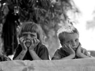 Dorothea Lange, Children of Oklahoma drought refugee in migratory camp in California, 1936