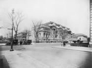 The facade of the Metropolitan Museum of Art in 1914.