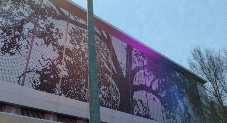 The aluminum “Shimmer Wall” displayed on the side of the Raleigh Convention Center depicting a large oak tree.